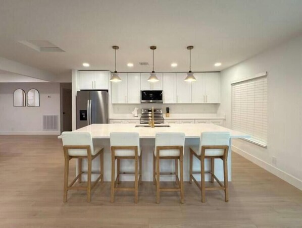 Private kitchen - Lux Designer Retreat! Pool Hottub BBQ! (Tampa)