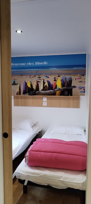2 bedrooms, iron/ironing board, WiFi