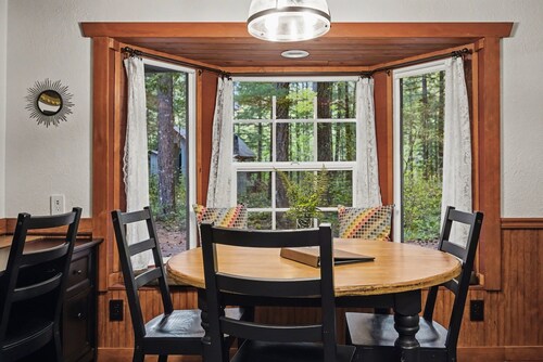 Mt Hood Cabin Sanctuary with Hot Tub, Pets Welcome