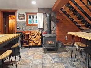 Interior - Tranquility, Hot Tub and Fast WiFi in Pet-friendly Cabin (Mount Hood Village)