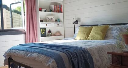 Home from Home. 3-bedroom cabin beside Shannon airport with everything you need