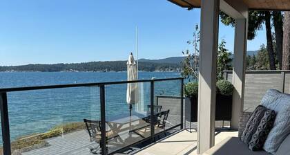 Halfmoon bay 2-bedroom waterfront house with kayak access to island