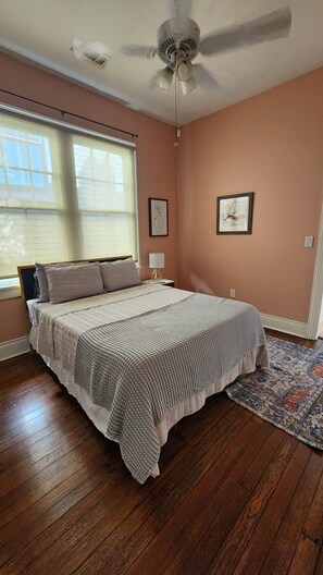 2 bedrooms, WiFi, bed sheets - Banks St. Beauty - Walkable, Fun (New Orleans)