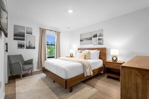 3 bedrooms, iron/ironing board, WiFi, bed sheets
