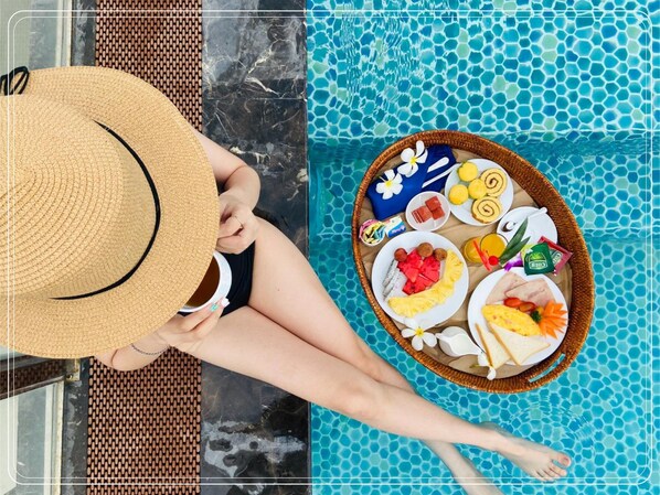 Indoor pool, outdoor pool