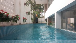 Hồ bơi trong nhà, hồ bơi ngoài trời 