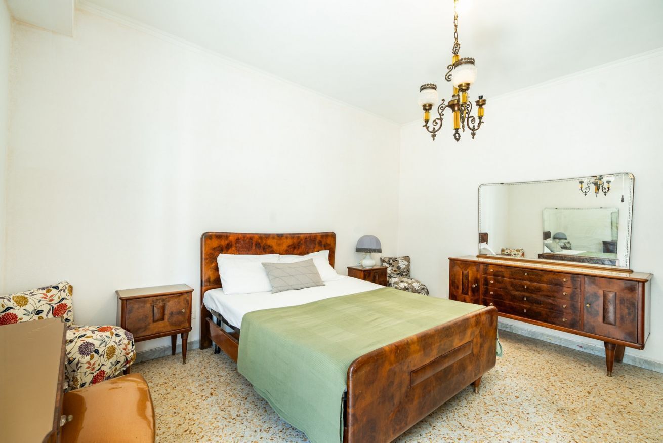 2 habitaciones y tabla de planchar con plancha 