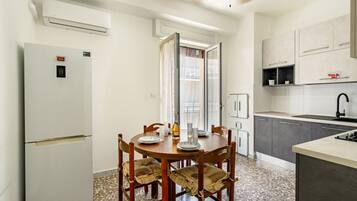 Fridge, oven, stovetop, cookware/dishes/utensils