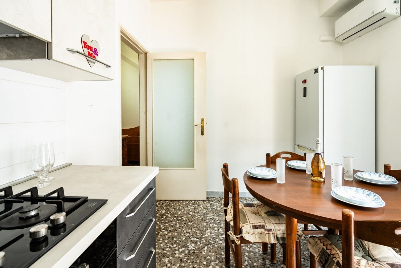 Fridge, oven, stovetop, cookware/dishes/utensils