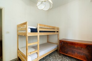 2 slaapkamers, een strijkplank/strijkijzer