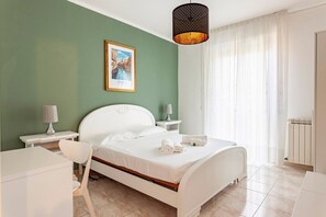 2 habitaciones y tabla de planchar con plancha 