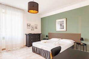 2 Schlafzimmer, Bügeleisen/Bügelbrett