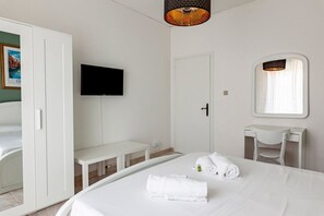 2 Schlafzimmer, Bügeleisen/Bügelbrett