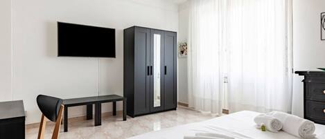 2 chambres, fer et planche Ă repasser