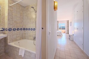 Bathroom - Ryans Lolas (Sant Josep de sa Talaia)