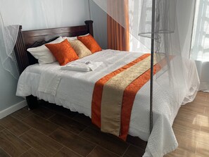 3 chambres, fer et planche à repasser, Wi-Fi, draps fournis