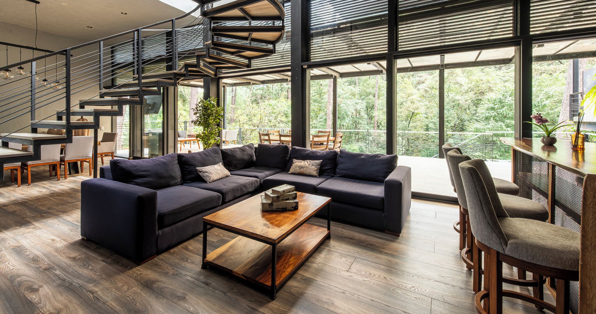 House, Garden View | Living room | 32-inch flat-screen TV with cable channels