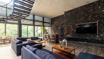 House, Garden View | Living area | 32-inch flat-screen TV with cable channels