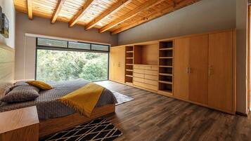 House, Garden View | Blackout drapes, free WiFi, bed sheets