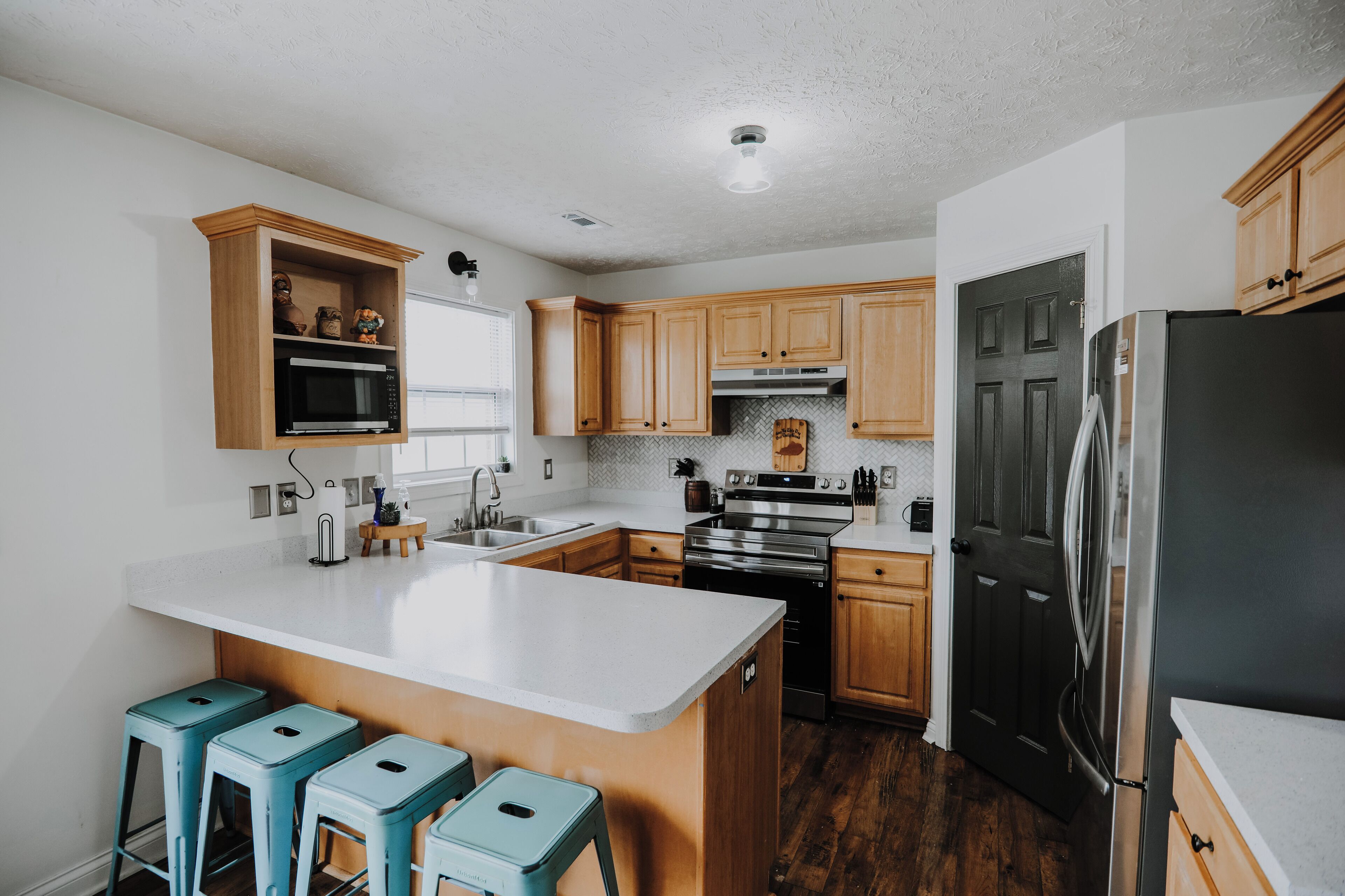 Mikrovågsugn, ugn, spishäll och diskmaskin