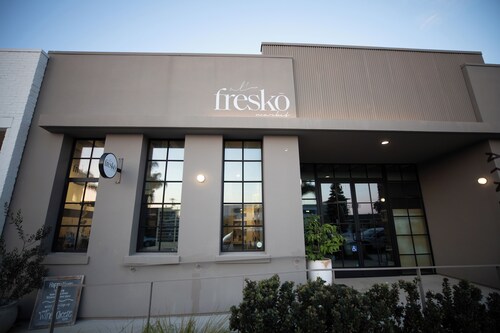 2bd King/Queen Suite W/ Big Patio, Grill and Corn Hole Just Steps to The Beach!