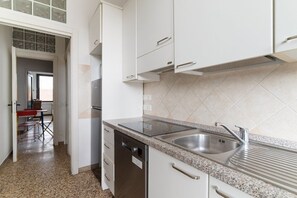 Kühlschrank, Mikrowelle, Geschirrspüler