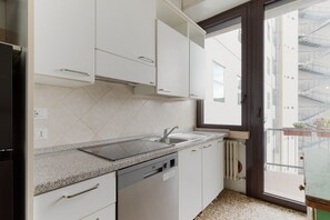 Kühlschrank, Mikrowelle, Geschirrspüler