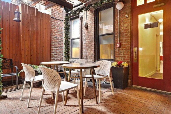 Outdoor dining - Kasa The Duffy Times Square (New York)