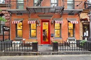 Exterior detail - Kasa The Duffy Times Square (New York)