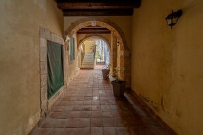 Interior - GuestHost - Charming 65 sqm apartment, perfect for three people, located on the second floor of a building without an elevator.The property is located on the beautiful island of Ortigia, the small island that represents the historical and cultural center (Syracuse)