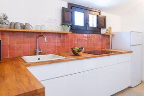 Kühlschrank, Mikrowelle, Geschirrspüler, Toaster