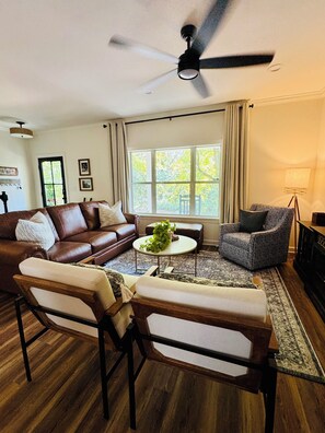 Smart-TV, peis og stereoanlegg