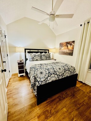 3 soverom, skrivebord, strykejern/-brett og wi-fi (inkludert)