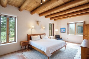 3 chambres, fer et planche à repasser, Wi-Fi, draps fournis