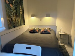 1 habitación, tabla de planchar con plancha y internet 