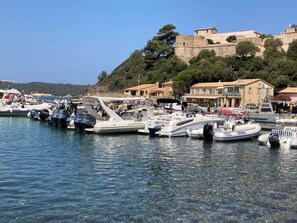 Marina - Appt 2p-climatisé-WIFI-Parking-Pied dans l'eau-Plage La Badine-Presqu'ile Hyères (Hyères)