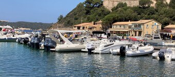 Appt 2p-climatisé-WIFI-Parking-Pied dans l'eau-Plage La Badine-Presqu'ile Hyères