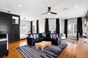 4 bedrooms, desk, iron/ironing board, travel crib