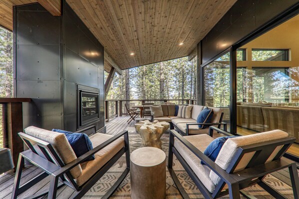 スマートテレビ、暖炉