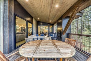 屋外ダイニングエリア