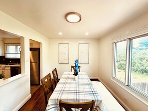 Dining - Tranquil 5-bedroom house in Pacifica (Pacifica)