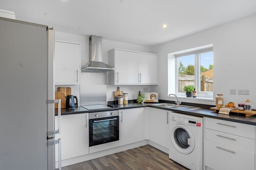 Entire 3Bdr House at St Helens Near Haydock Park Racecourse, Free Parking