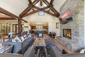 Smart TV, fireplace, table tennis - Schaffer's Mill Luxury Home, Hot Tub, Golf & Mountain Views, Amenities Access (Truckee)