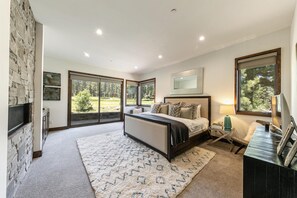 4 bedrooms, iron/ironing board, WiFi, bed sheets - Schaffer's Mill Luxury Home, Hot Tub, Golf & Mountain Views, Amenities Access (Truckee)