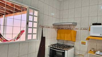 Microondas, horno, placa de cocina