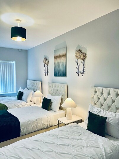 Spacious 1BR Apt with balcony in Strood-Rochester