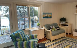 Living area - Waterfront Cottage in Maine with Breathtaking Views (St. George)