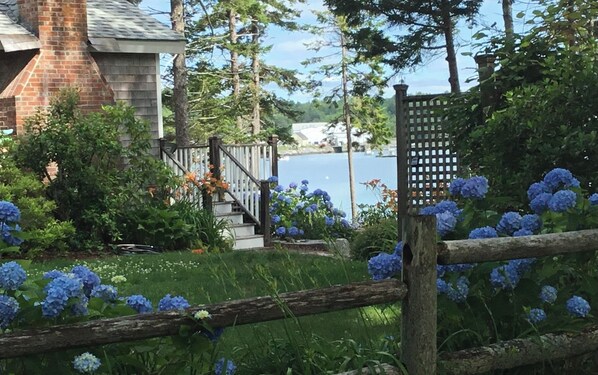 Property grounds - Waterfront Cottage in Maine with Breathtaking Views (St. George)