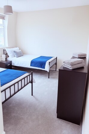3 chambres, fer et planche à repasser, Wi-Fi gratuit, draps fournis