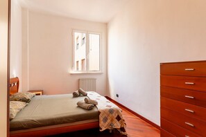 2 bedrooms, iron/ironing board, travel cot - GuestHost - Quattro Mori Apartment with Terrace (Livorno)